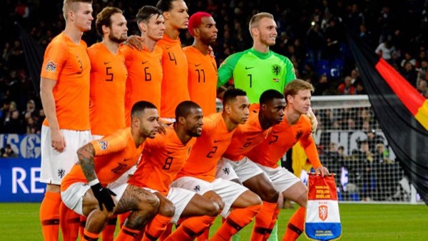 تشكيل هولندا أمام