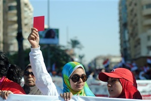 المرأة المصرية ترفع