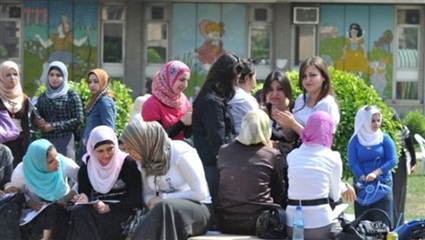 بنات في جامعة القاهرة