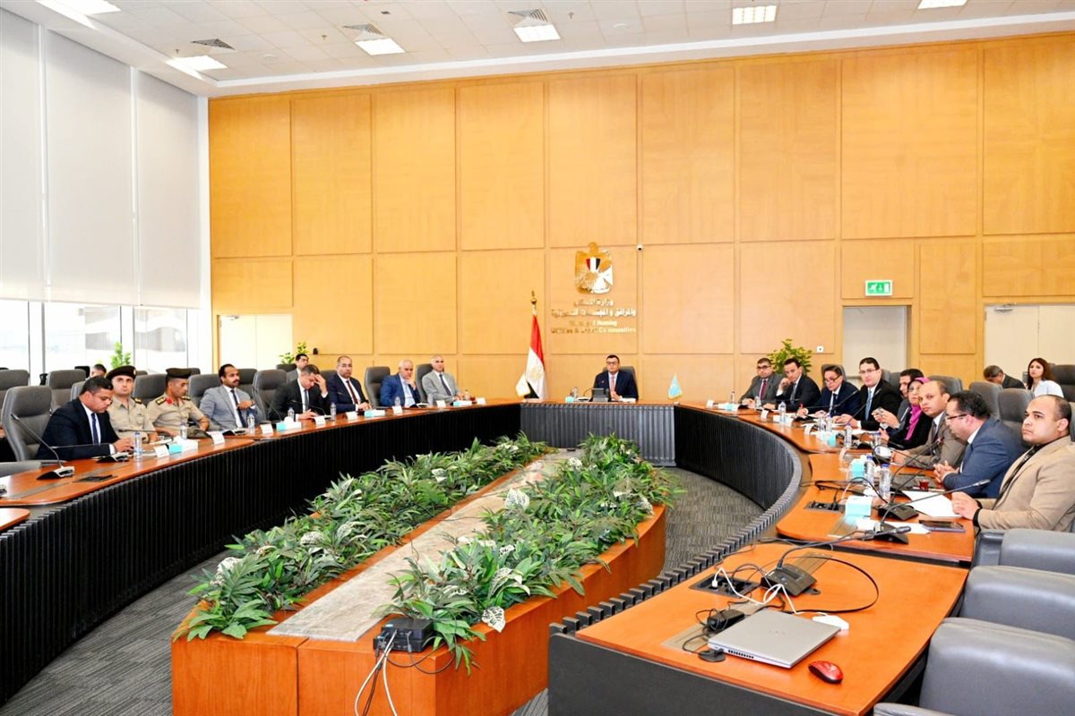 اجتماع وزير الإسكان و المرافق العمرانية
