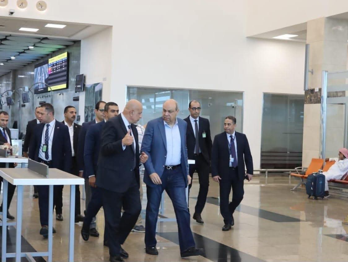 وزير الطيران المدني&nbsp;