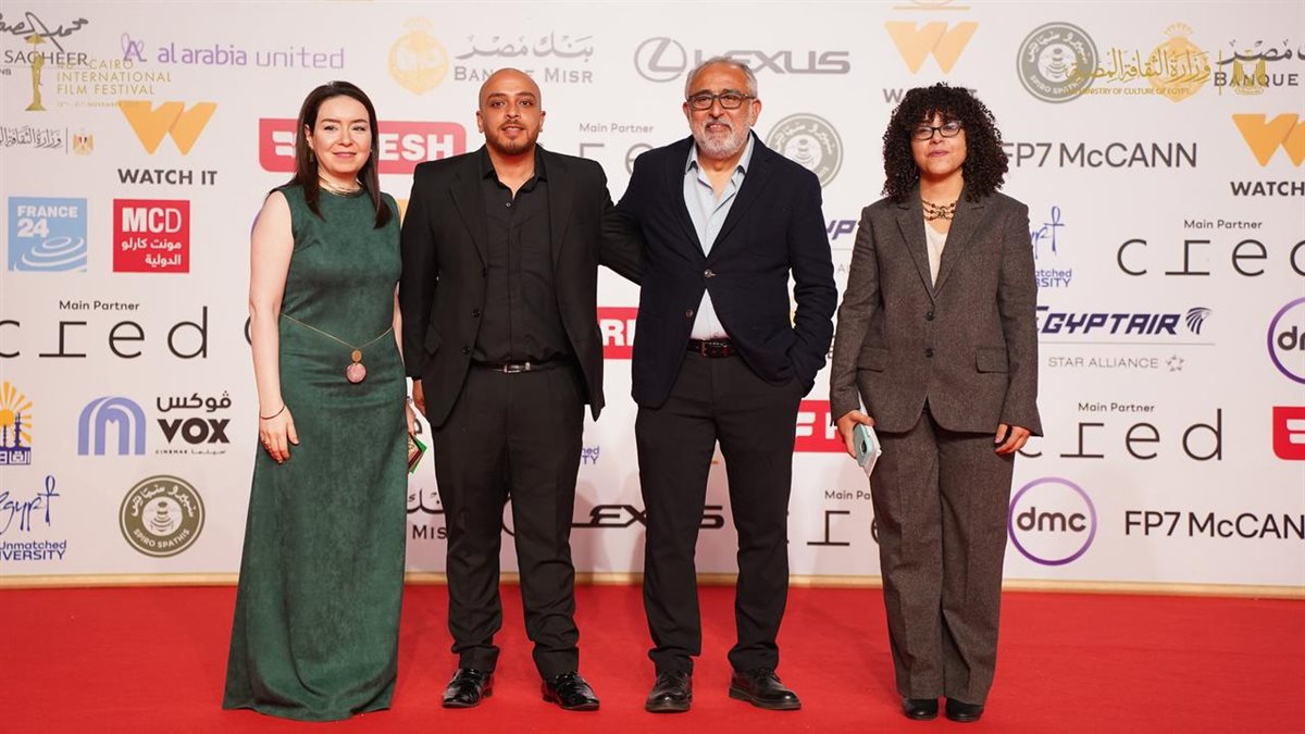 طاقم عمل فيلم مثلث الحب