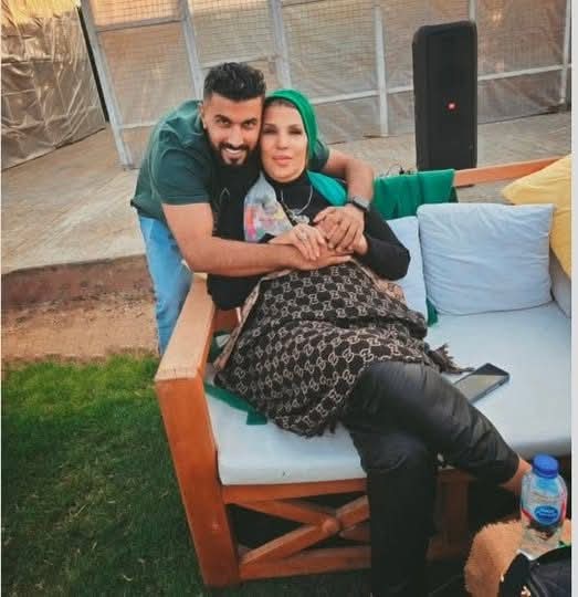 السيدة صبورة والمخرج محمد سامى&nbsp;