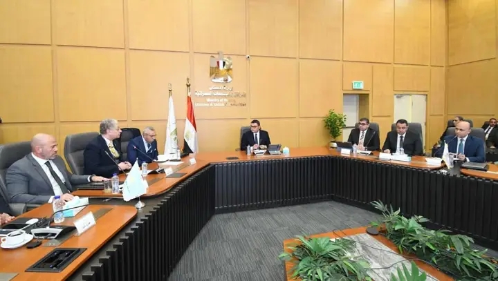 وزير الإسكان والمرافق والمجتمعات العمرانية&nbsp;