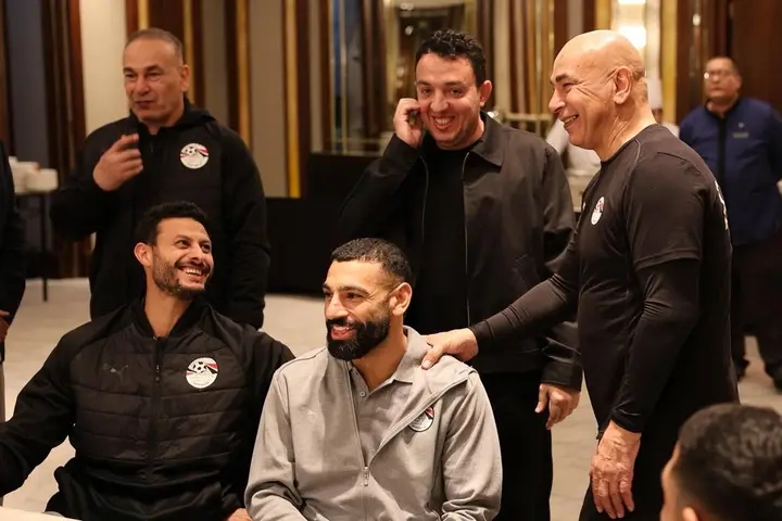 قبل المغادرة للمشاركة في بطولة كأس الأمم الأفريقية بالمغرب..- وزير الرياضة يؤازر المنتخب الوطني لكرة القدم ويحفز اللاعبين
