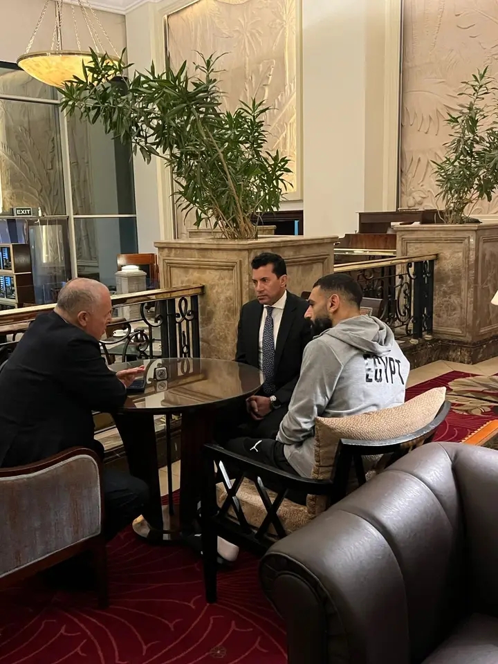 قبل المغادرة للمشاركة في بطولة كأس الأمم الأفريقية بالمغرب..- وزير الرياضة يؤازر المنتخب الوطني لكرة القدم ويحفز اللاعبين