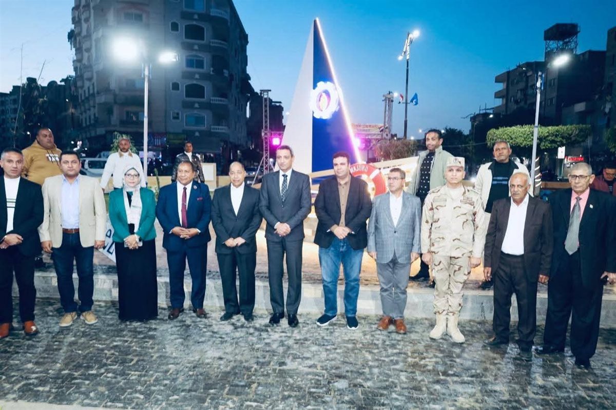 محافظ السويس يفتتح ميدان أحمد حلمي بالجناين بعد تطويره