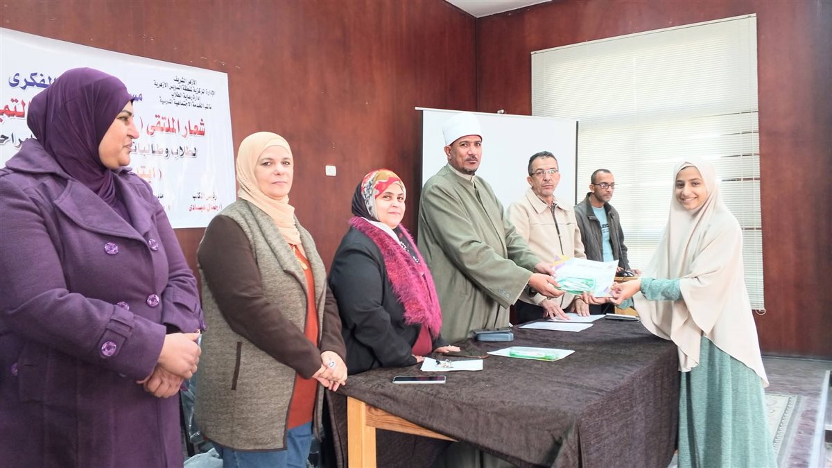 تكريم طلاب أزهر السويس الفائزين بالمراكز الأولى للمراحل الإبتدائية والإعدادية والثانوية<br>&nbsp;