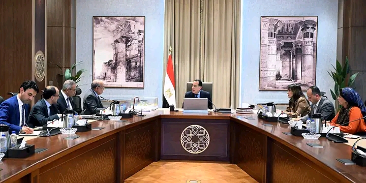 رئيس الوزراء يتابع الموقف التنفيذي لمشروعات الطاقة المتجددة