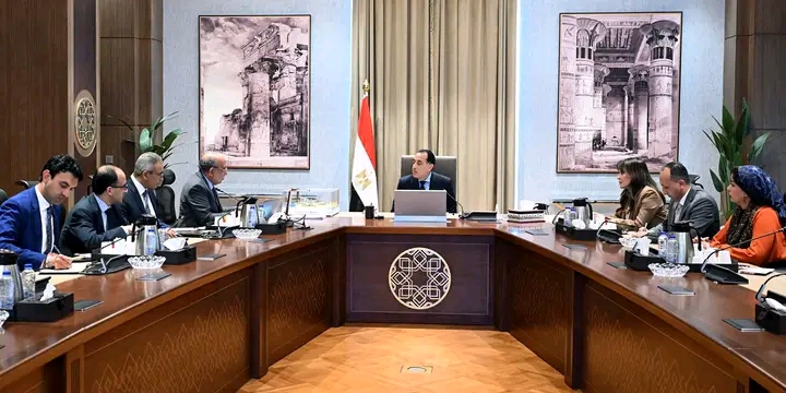 رئيس الوزراء يتابع الموقف التنفيذي لمشروعات الطاقة المتجددة