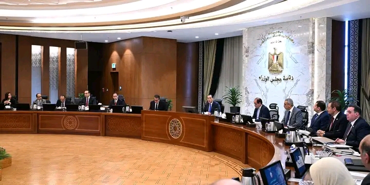 رئيس الوزراء يتابع الموقف التنفيذي لتطبيق المرحلة الثانية من منظومة التأمين الصحي الشامل