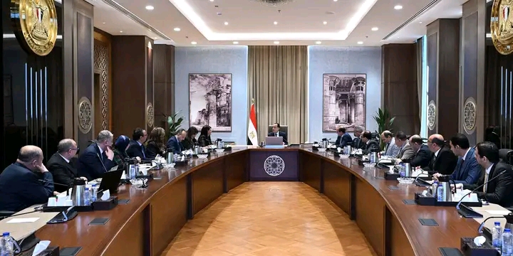 رئيس الوزراء يعقد اجتماعاً لمتابعة الموقف التنفيذي والمالي للمُبادرة الرئاسية 