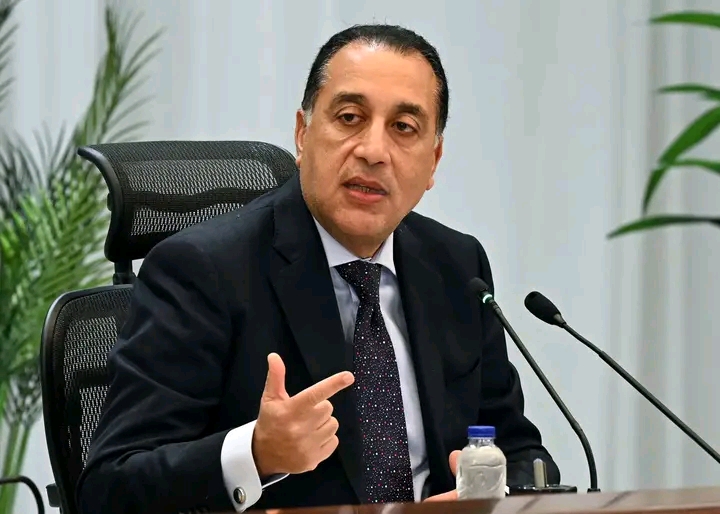 رئيس الوزراء يجيب عن سؤال مهم للغاية هو أين وُضعت أموال الدَين ولأي غرض تم استخدامها ؟