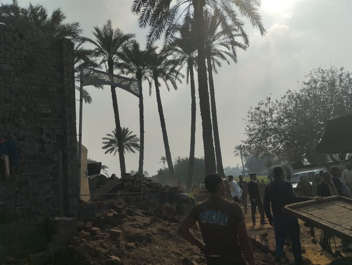 رئيس الوحدة المحلية بالمنوات يتصدى للبناء المخالف والتعدي على الأراضي الزراعية