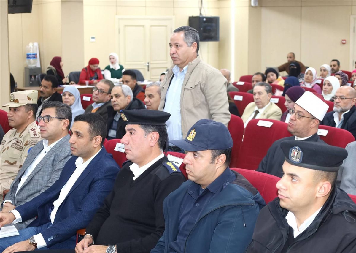 محافظ السويس يعلن الحرب للقضاء على ظاهرة أنتشار العربات الكارو