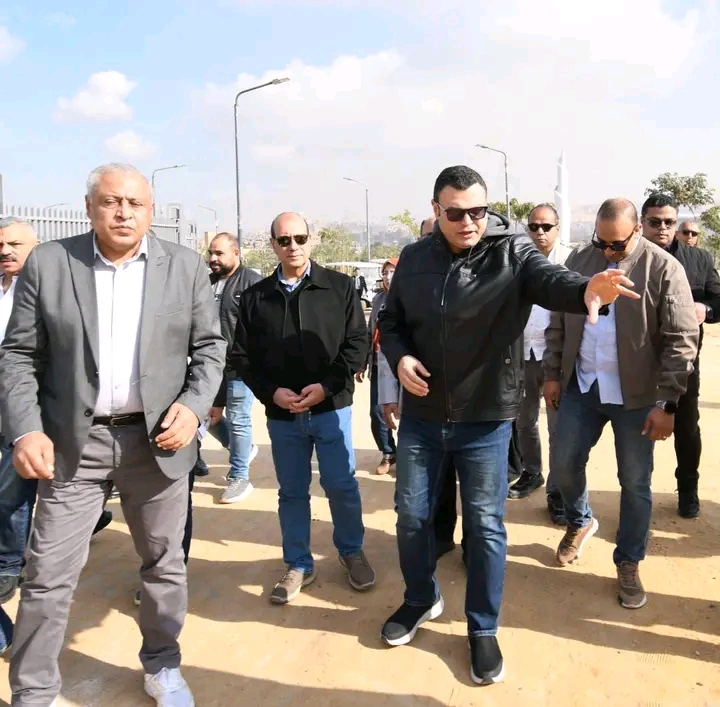 وزير الإسكان يتفقد مشروع 