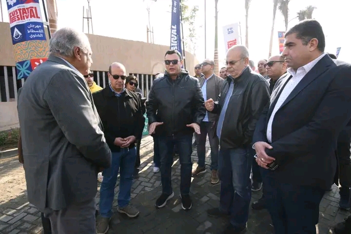 وزير الإسكان يتفقد مشروع 
