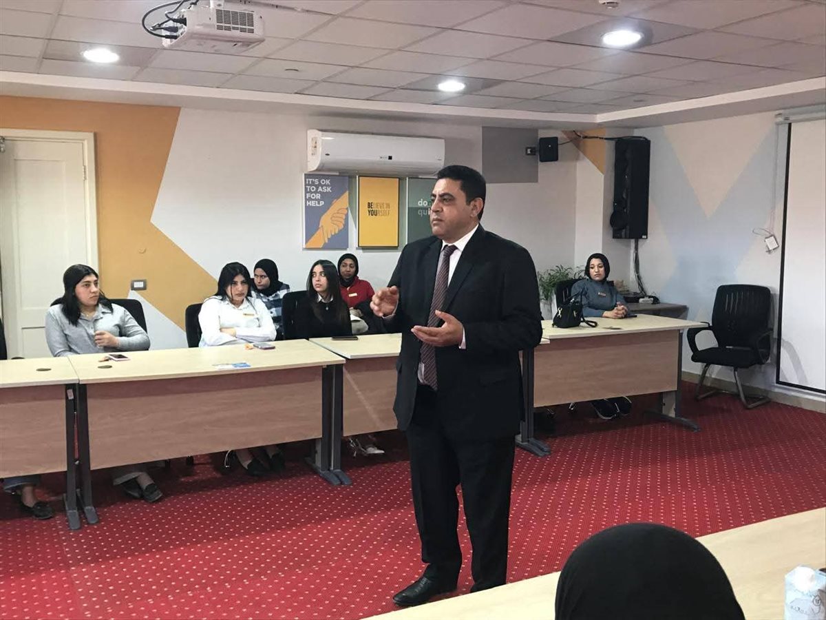 العمل تنظم ندوة توعوية بشرم الشيخ لتعريف المرأة العاملة بحقوقها بالقانون الجديد