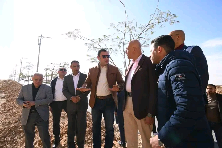 وزير الإسكان يتفقد مشروعي الموقف الإقليمي ومبنى المجمع الشرطي بمدينة حدائق العاصمة