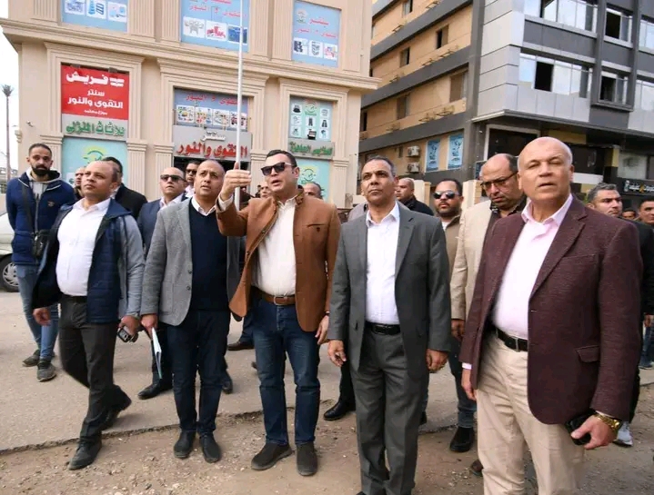 وزير الإسكان: يلتقى عددًا من الأهالي حاجزي قطع أراضي بمدينة بدر ويستمع إلى لمطالبهم&nbsp;
