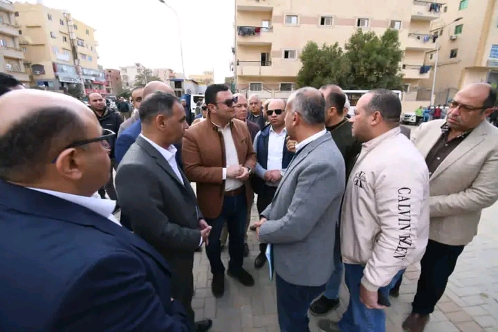 وزير الإسكان: يلتقى عددًا من الأهالي حاجزي قطع أراضي بمدينة بدر ويستمع إلى لمطالبهم&nbsp;