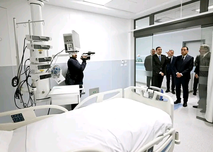 رئيس الوزراء يتفقد عددا من أقسام المستشفى الجامعي بجامعة الجيزة الجديدة