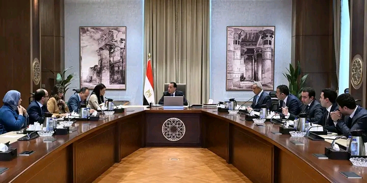 رئيس الوزراء يستعرض مع وزيرة التخطيط نتائج أعمال اللجنة الاستشارية للاقتصاد الرقمي ومجموعات العمل التابعة للمجموعة الوزارية لريادة الأعمال