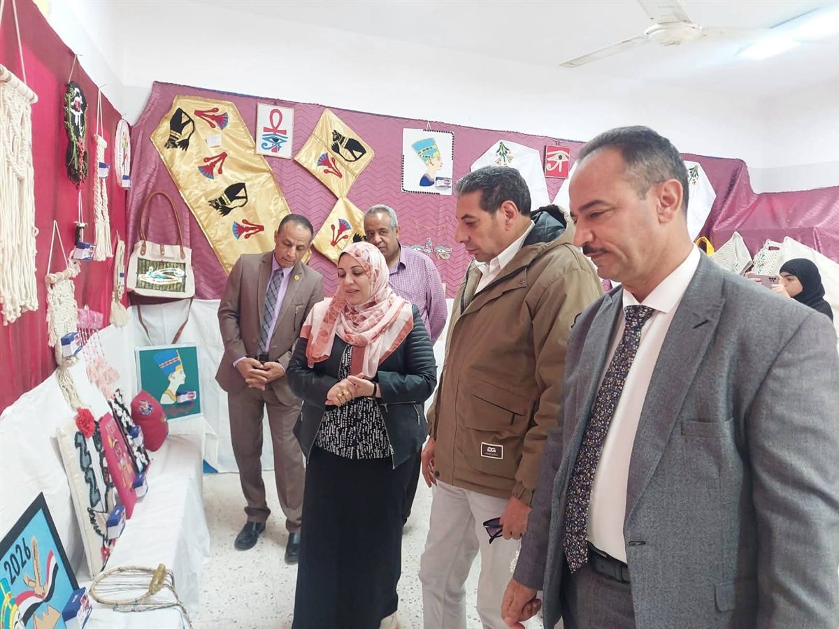 لمسات فرعونية تبدعها الطالبات في معرض تعليم جنوب سيناء