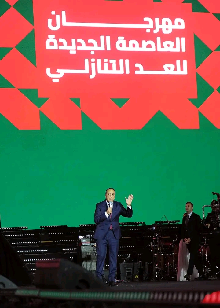 رئيس الوزراء يشارك المحتفلين بالعام الجديد في احتفالية شركة العاصمة الجديدة