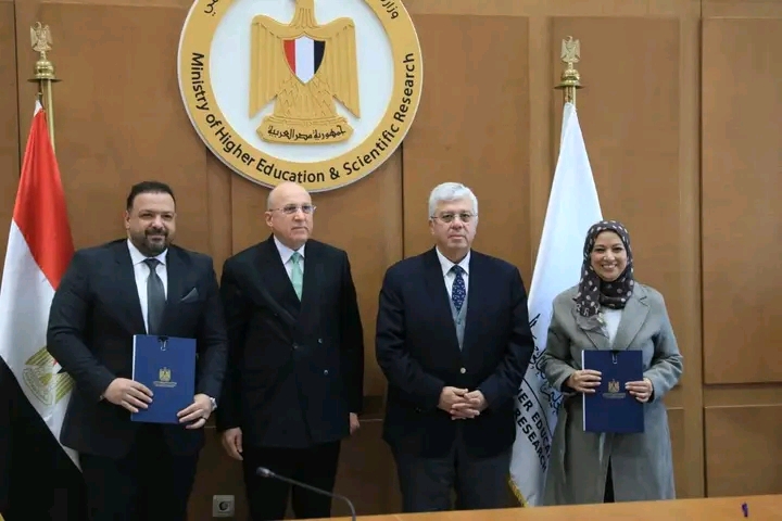 وزير التعليم العالي يوقع اتفاقية تعاون استراتيجية بين بنك المعرفة المصري والمجلس العربي للاختصاصات الصحية لدعم التحول الرقمي في التدريب الطبي