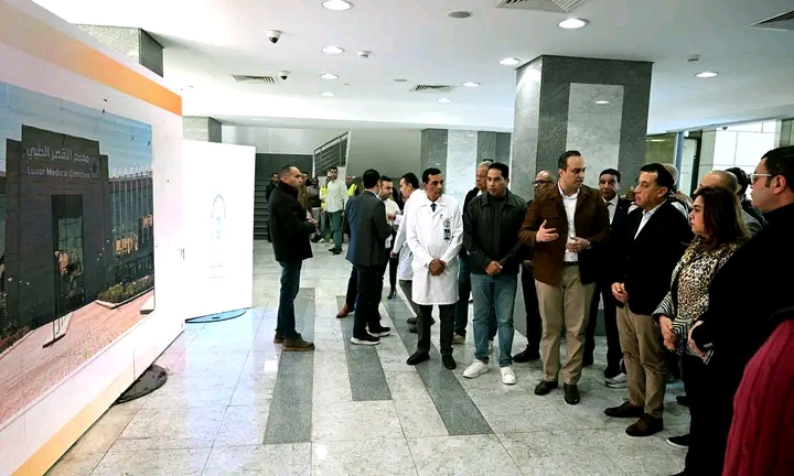 رئيس الوزراء يتفقد مجمع الأقصر الطبي الدولي 