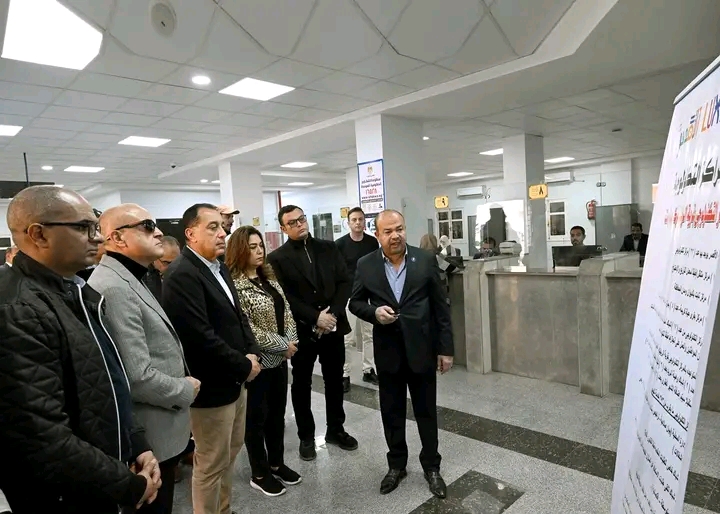 رئيس الوزراء يتفقد مجمع خدمات المواطنين 