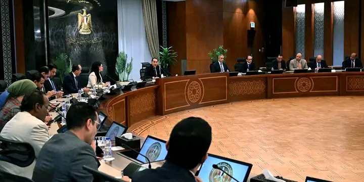 رئيس الوزراء: الفترة المقبلة ستشهد توجيه أولوية في الخطط الاستثمارية للدولة المصرية إلى مشروعي 