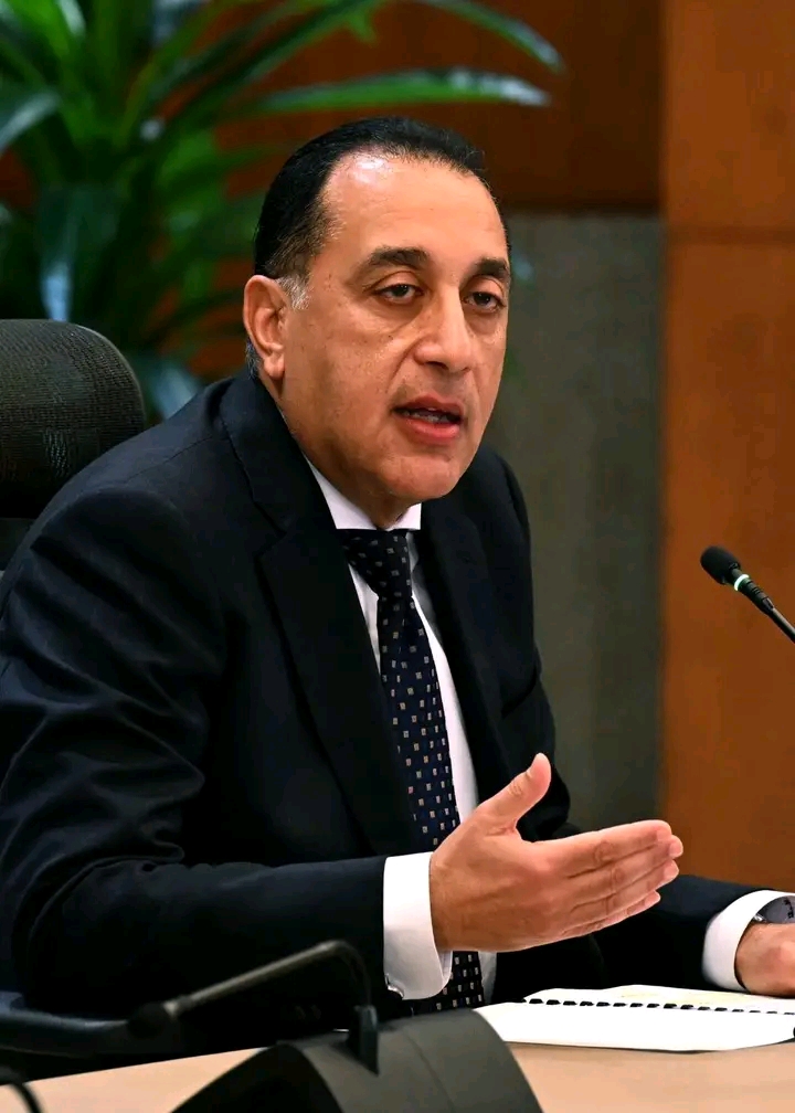 رئيس الوزراء: الفترة المقبلة ستشهد توجيه أولوية في الخطط الاستثمارية للدولة المصرية إلى مشروعي 