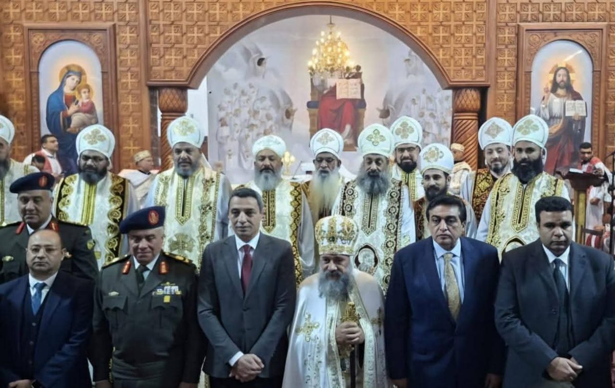محافظ السويس.. وقائد الجيش .. وقيادات المحافظة يهنئون الأخوة الأقباط بعيد الميلاد المجيد