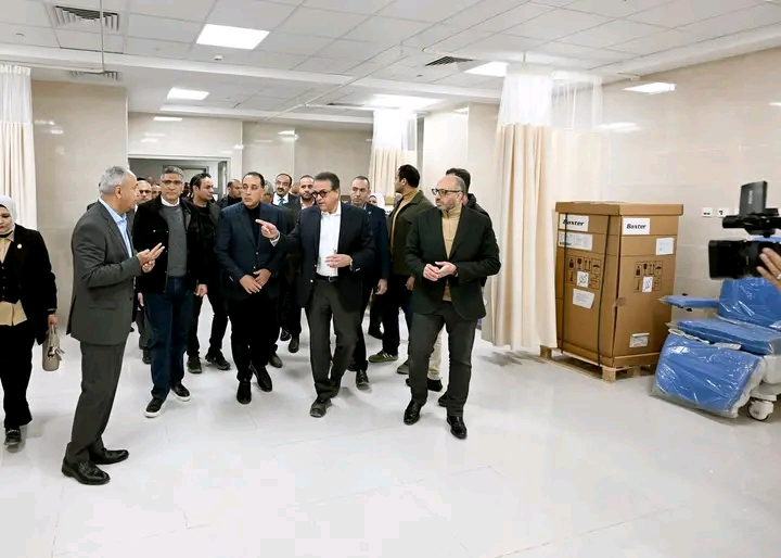 رئيس الوزراء يتفقد الأعمال النهائية لمشروع مستشفى بولاق الدكرور العام بالجيزة
