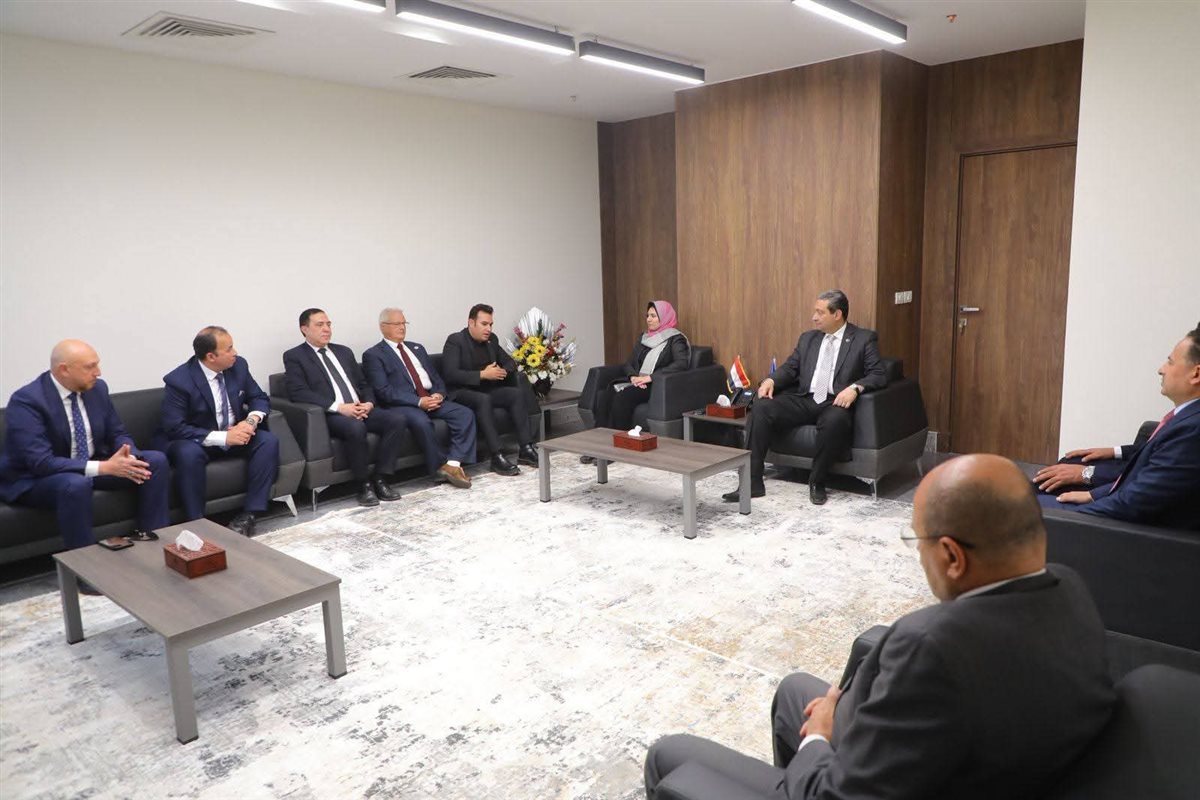 محافظ دمياط يوجه بوضع رؤية محددة الأهداف للنهوض بنادي دمياط الرياضي