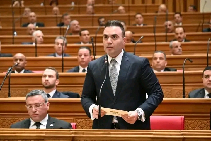 أعضاء مجلس النواب يؤدون اليمين الدستورية بمقر مجلس النواب بالعاصمة الجديدة .