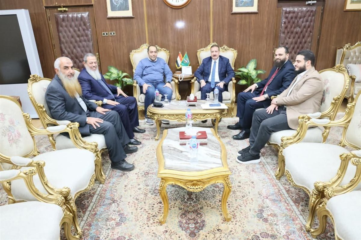 محافظ المنوفية يلتقي وفد حزب النور لبحث سبل التعاون المشترك والارتقاء بمستوي الخدمات المقدمة للمواطنين