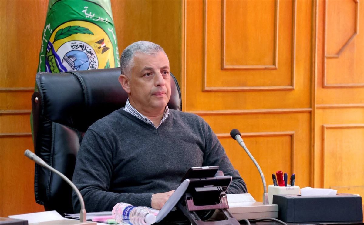 محافظ الإسماعيلية يتابع ملفات التقنين والتصالح والتعديات علي الأراضي الزراعية