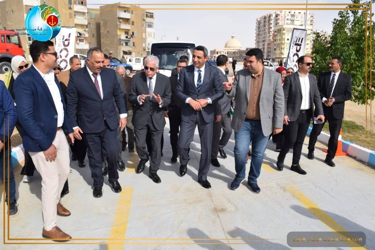 مياه القناة:مستشار السيد رئيس الجمهورية للتنمية المحلية ومحافظ السويس يتفقدا محطة رفع صرف صحى الحرفيين