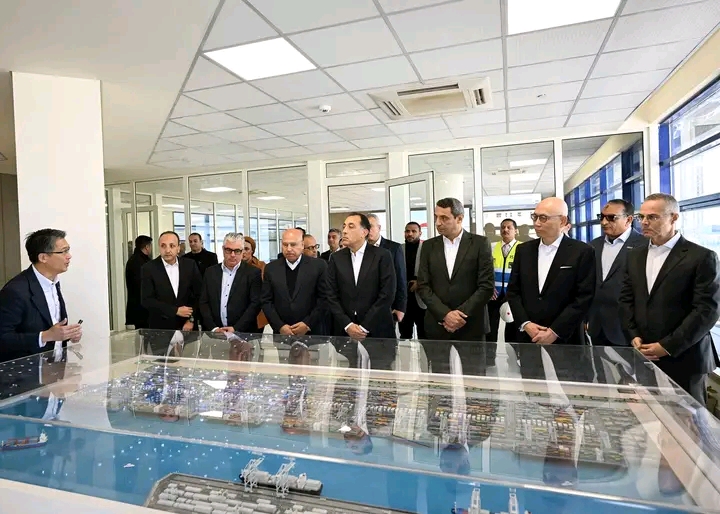 رئيس الوزراء يتفقد محطة البحر الأحمر لتداول الحاويات رقم &nbsp;1 RSCT) ) بميناء السخنة