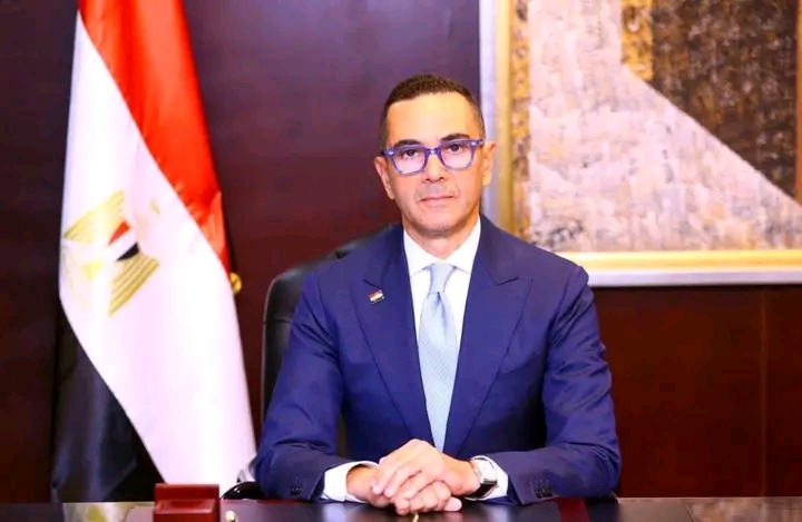 - المهندس حسن الخطيب وزير الاستثمار والتجارة الخارجية يواصل جولاته الميدانية بالمحافظات لدعم وتشجيع الاستثمار المحلي .