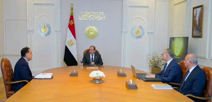 الرئيس السيسي يجتمع مع الدكتور مصطفى مدبولي، رئيس مجلس الوزراء، والمهندس كريم بدوي، وزير البترول والثروة المعدنية.