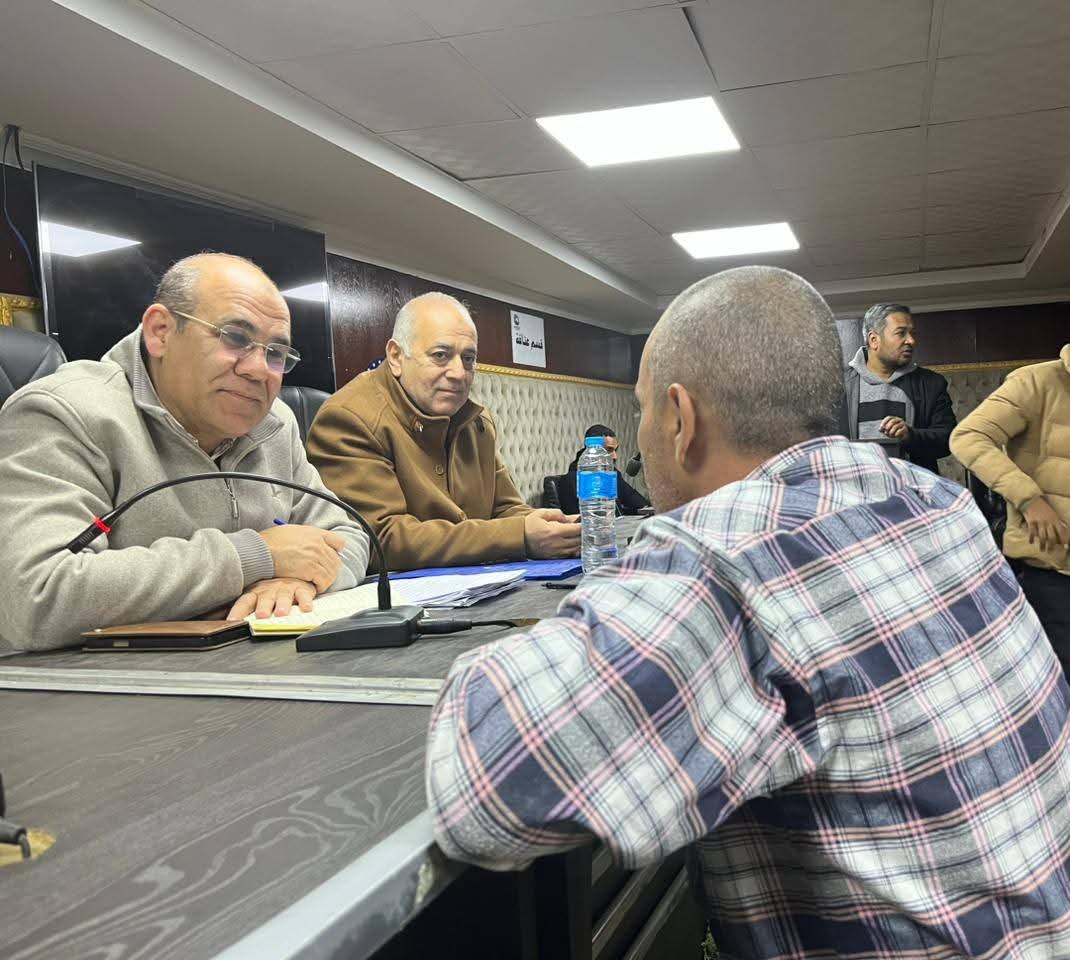 نائب السويس يلتقي المواطنين بمقر حزب مسقبل وطن.. للعمل علي حل مشاكلهم