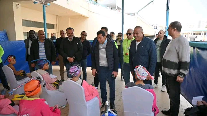 وزير الشباب الرياضة يشهد منافسات بطولة القاهرة للسباحة بالزعانف ويطمئن على تطبيق الكود الطبي