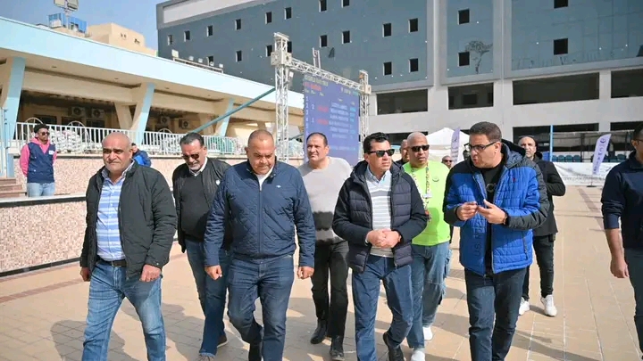 وزير الشباب الرياضة يشهد منافسات بطولة القاهرة للسباحة بالزعانف ويطمئن على تطبيق الكود الطبي