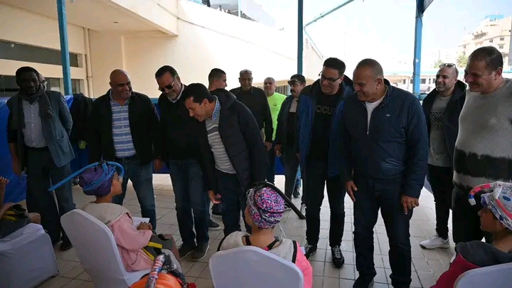 وزير الشباب الرياضة يشهد منافسات بطولة القاهرة للسباحة بالزعانف ويطمئن على تطبيق الكود الطبي
