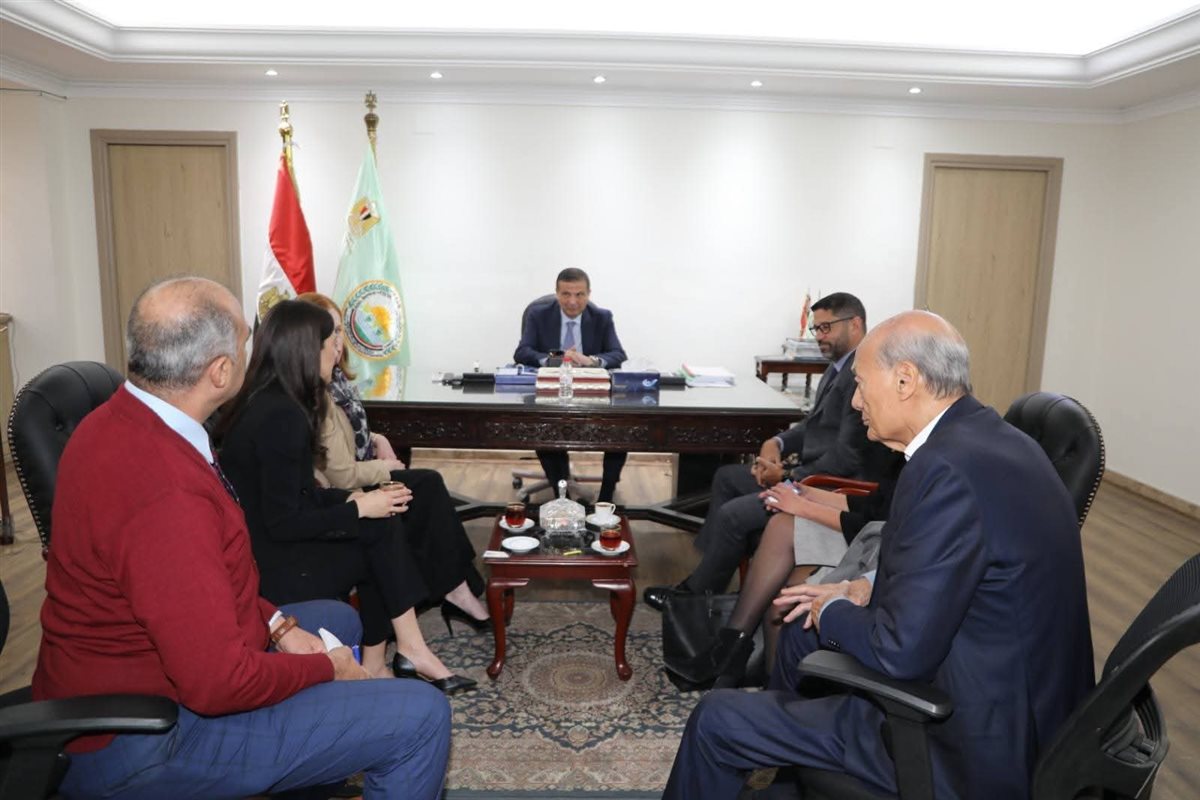 وزير الزراعة يبحث مع ممثلي 