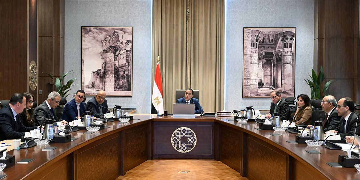 رئيس الوزراء يتابع الموقف التنفيذي للمشروعات في قطاع الطاقة وجهود جذب المزيد من الاستثمارات لهذا القطاع الحيوي